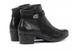 BOTIN NAPA NEGRO,CREMALLERA LATERAL,ADORNO CHAPA,TACON 3CM