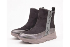 ¡¡¡ EN REBAJAS !!! BOTIN ANTE GRIS COMBINADO PLATA, CREMALLERA INVISIBLE LATERAL, PISO GOMA