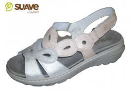 SANDALIA NAPA PLATA COMBINADA BEIG,FLOR LATERAL,TIRA TRASERA VELCRO,CUÑA3 CM