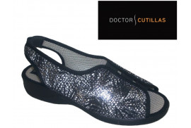 21795 Doctor Cutillas. Sandalia textil combinada negro elásticos pala ancho especial piso goma