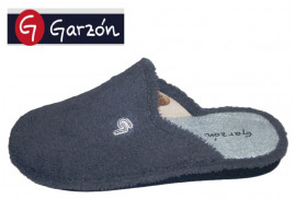 305-130 Garzón gris, Chinela rizo gris planta gris claro, piso microporoso especial parket