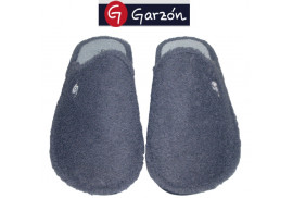 305-130 Garzón gris, Chinela rizo gris planta gris claro, piso microporoso especial parket