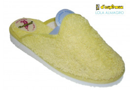 918 DESPINOSA. Zueco rizo algodón amarillo, piso microporoso