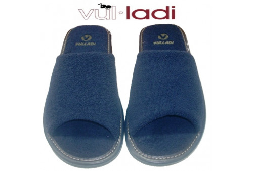 Vulladi-ir-por-casa-hombre-verano-pala-rizo-valencia