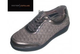  38611 Doctor Cutillas. Zapato deportivo cordones elásticos acolchado taupe, plantilla extraible piso cuña baja ultralight
