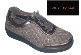 38611 Doctor Cutillas. Zapato deportivo cordones elásticos acolchado taupe, plantilla extraible piso cuña baja ultralight