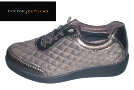 38611 Doctor Cutillas. Zapato deportivo cordones elásticos acolchado taupe, plantilla extraible piso cuña baja ultralight