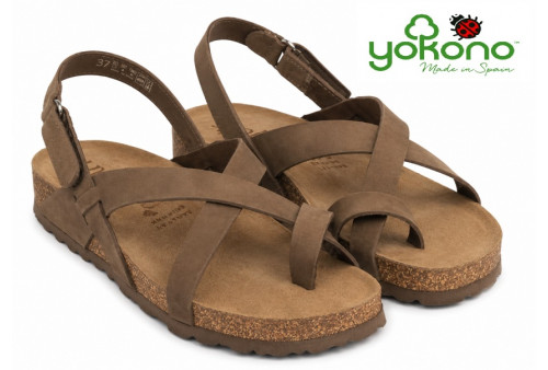 Detalle del cierre de velcro y planta de piel acolchada Yokono Jerba