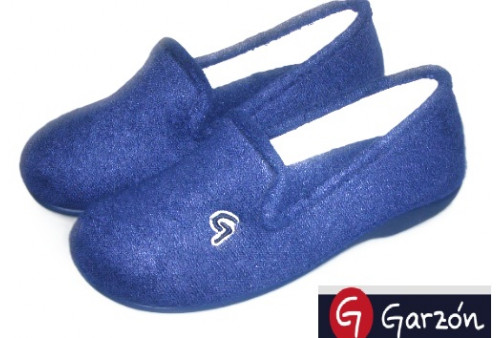 Par de zapatillas Garzón color azul marino