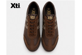 Xti 146157 zapatilla marrón con detalles de serraje