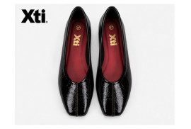 Xti 146404 zapato negro acharolado planta acolchada