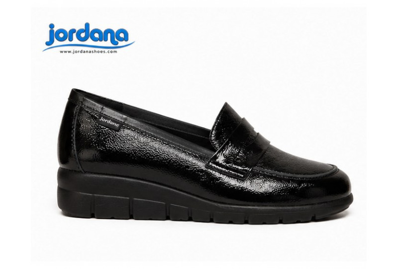 Mocasín Jordana 4307 de mujer en piel charol negra perfil