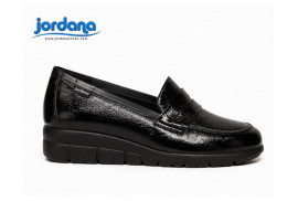Mocasín Jordana 4307 de mujer en piel charol negra perfil