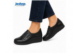 Zapato deportivo Jordana 4303 de mujer en piel puesto