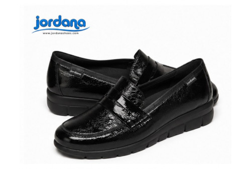 Mocasín Jordana 4307 de mujer en piel charol negra par