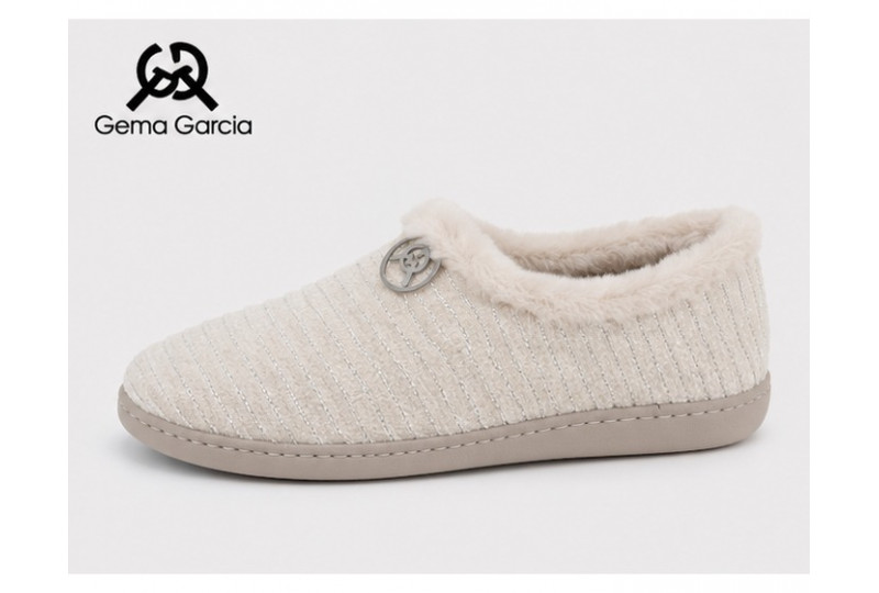 Gema García 8605 zapatilla cerrada de mujer gris