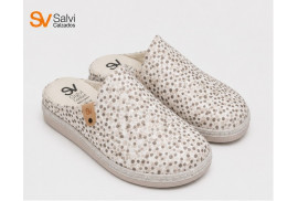 Salvi 76L000 de lana beige con motas lateral gaspar