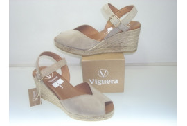 SANDALIA PIEL NAPA BEIG, ESCOTE EN V, HEBILLA TOBILLO, CUñA YUTE 5 CUERDAS